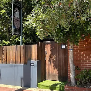 Hostal Shiralee -note - Valid Passport Required To Check In