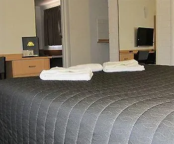 מוטל פרת'' Flag Motor Lodge
