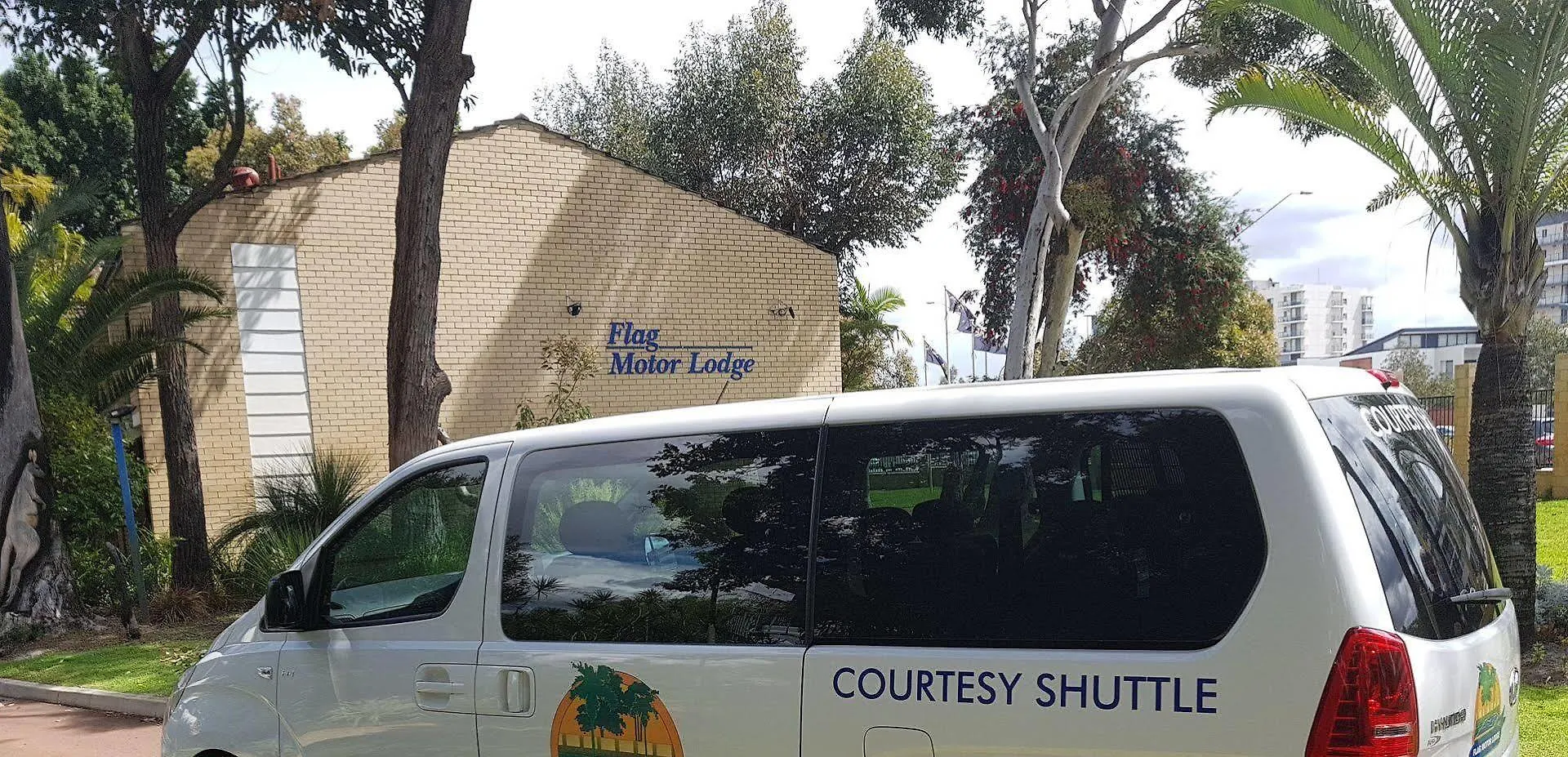 מוטל פרת'' Flag Motor Lodge